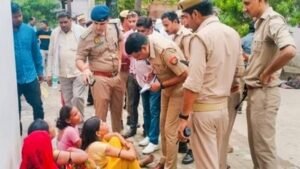 यूपी हाथरस हादसा: हाथरस हादसे में पहला यूपी पुलिस एक्शन, आखिर कौन हैं ये लोग जिन्हें यूपी पुलिस ने किया गिरफ्तार? क्या राहुल गांधी हाथरस जाएंगे?