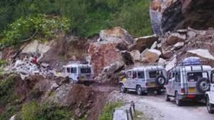 सिक्किम सड़क हादसा: 800 फीट गहरी खाई में गिरा सेना का ट्रक, 4 सैन्यकर्मियों की मौत